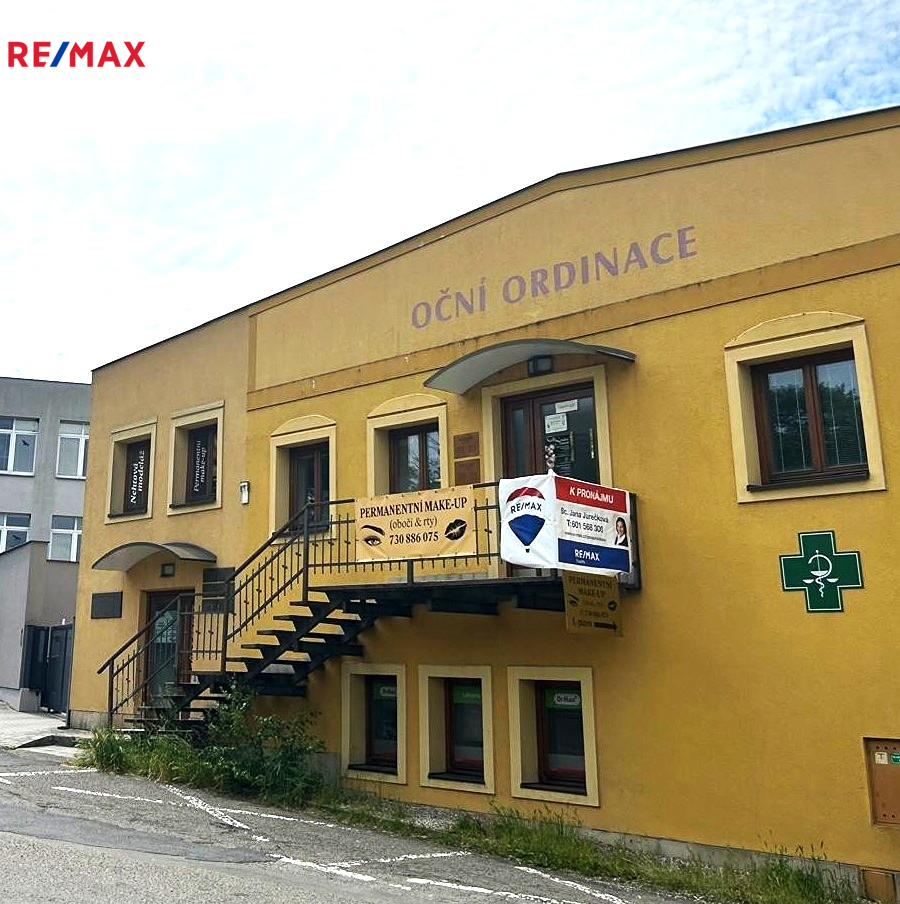 ordinace-zvenku.jpg