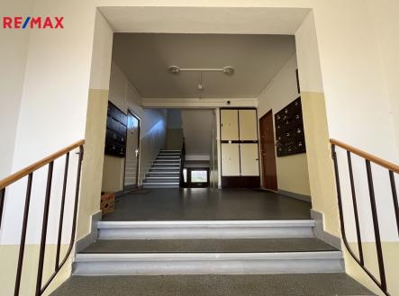 Prostorná chodba | Prodej bytu, 2+1, 53 m²