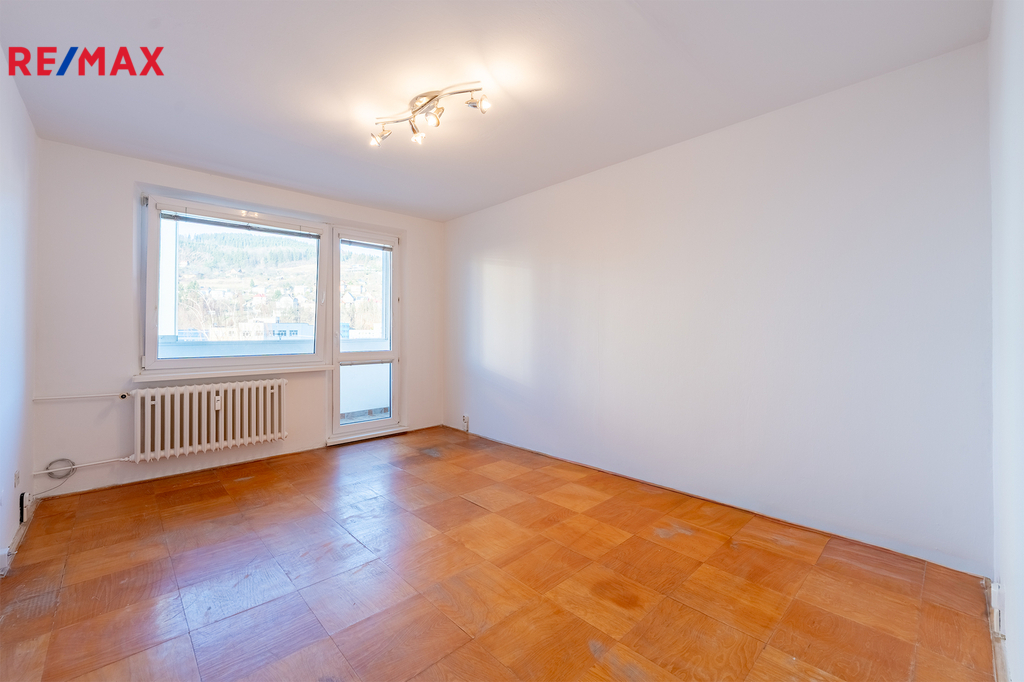 obývací pokoj se zasklenou lodžií