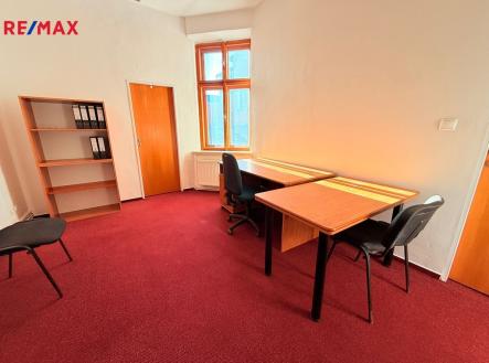 +420 604 191 744 I denisa.myslivcova@re-max.cz | Pronájem - kanceláře, 20 m²