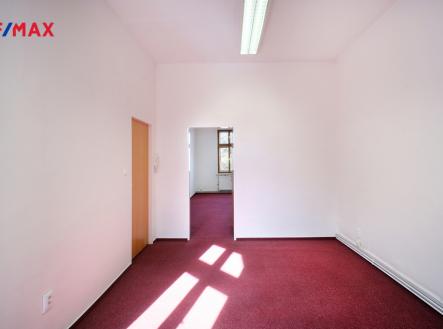 +420 604 191 744 I denisa.myslivcova@re-max.cz | Pronájem - kanceláře, 20 m²