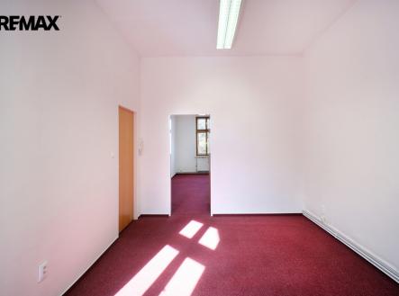 +420 604 191 744 I denisa.myslivcova@re-max.cz | Pronájem - kanceláře, 20 m²
