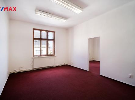 +420 604 191 744 I denisa.myslivcova@re-max.cz | Pronájem - kanceláře, 41 m²