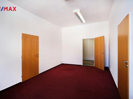 +420 604 191 744 I denisa.myslivcova@re-max.cz | Pronájem - kanceláře, 41 m²