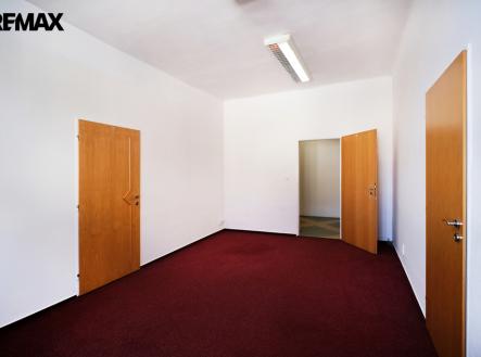 +420 604 191 744 I denisa.myslivcova@re-max.cz | Pronájem - kanceláře, 41 m²