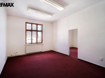 +420 604 191 744 I denisa.myslivcova@re-max.cz | Pronájem - kanceláře, 41 m²