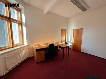 +420 604 191 744 I denisa.myslivcova@re-max.cz | Pronájem - kanceláře, 41 m²