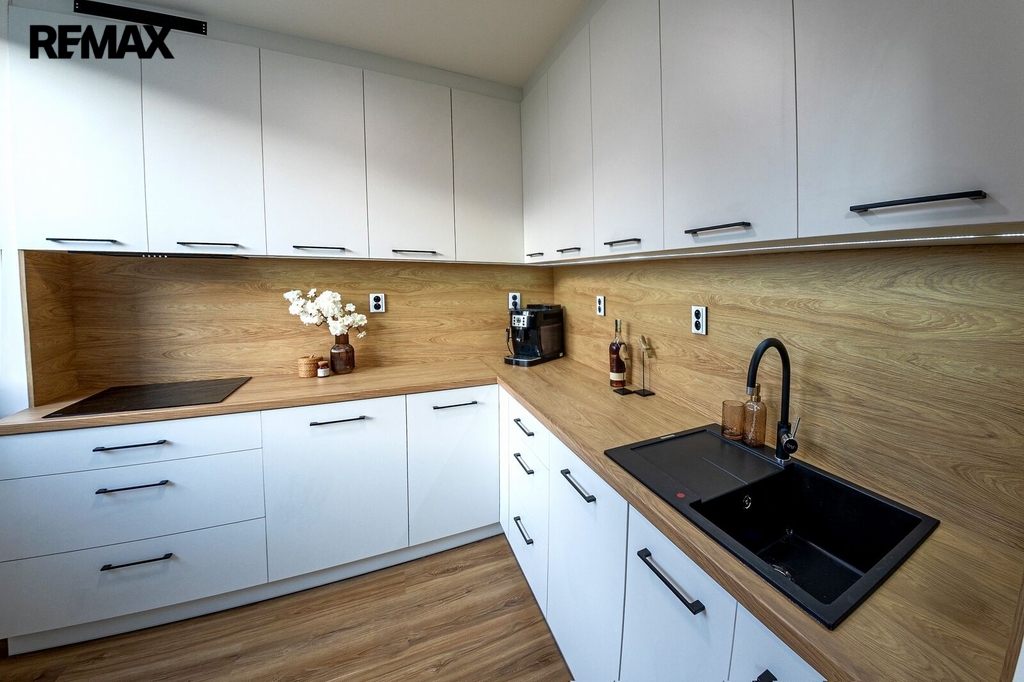 +420 604 191 744 I denisa.myslivcova@re-max.cz