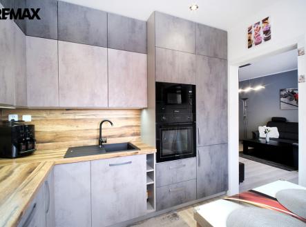 +420 776 335 999, ladislav.urbancik@re-max.cz | Prodej bytu, 3+1, 75 m²