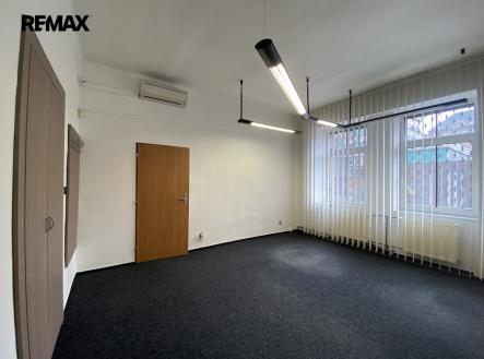1 NP | Prodej - kanceláře, 401 m²