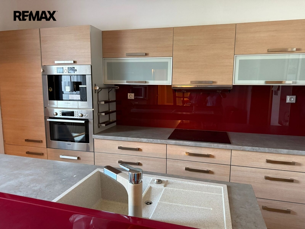 +420 604 191 744 I denisa.myslivcova@re-max.cz