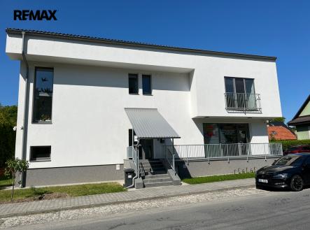 vstup do budovy | Pronájem bytu, 1+kk, 34 m²