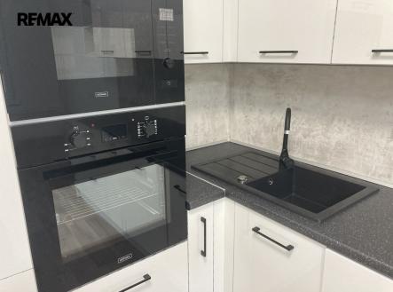 +420 604 191 744 I denisa.myslivcova@re-max.cz | Pronájem bytu, 4+kk, 70 m²