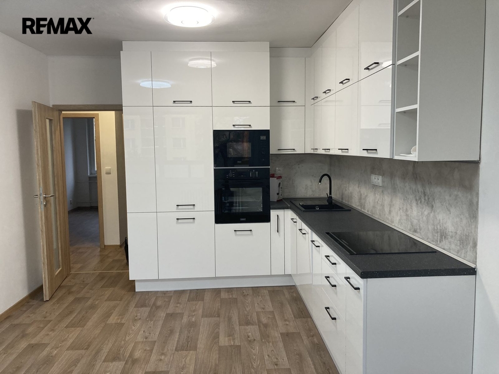 +420 604 191 744 I denisa.myslivcova@re-max.cz