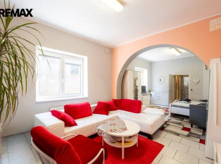Obývací pokoj s ložnicí v přízemí | Prodej - dům/vila, 107 m²