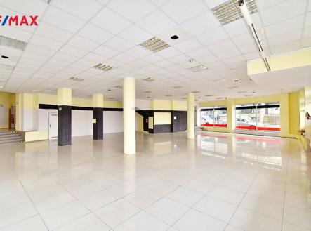 Pronájem - obchodní prostor, 344 m²