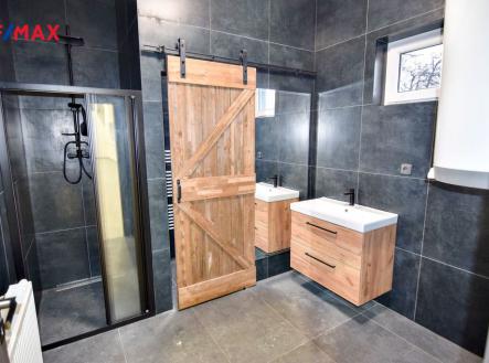 Koupela se sprchovým koutem, WC, umyvadlem a bojlerem | Prodej - jiné, 255 m²
