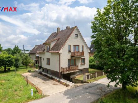 Pohled na dům | Prodej - dům/vila, 180 m²