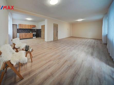 Přízemí - obývací pokoj | Prodej - dům/vila, 180 m²