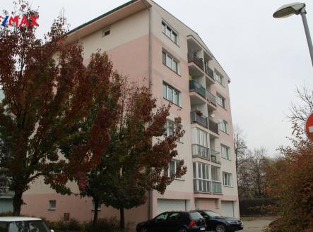 Pohled na dům | Pronájem bytu, 2+kk, 58 m²