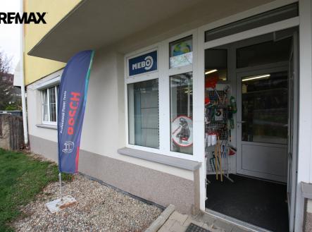 vstup do prodejny | Prodej - obchodní prostor, 141 m²