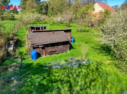 pohled na kůlnu | Prodej - pozemek pro bydlení, 816 m²