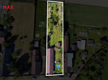 Umístění domu na pozemku z výšky | Prodej - dům/vila, 186 m²