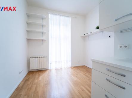 Pohled od vstupu do místnosti | Prodej bytu, atypický, 14 m²