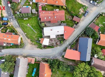 pohled na dům a stodolu | Prodej - dům/vila, 73 m²