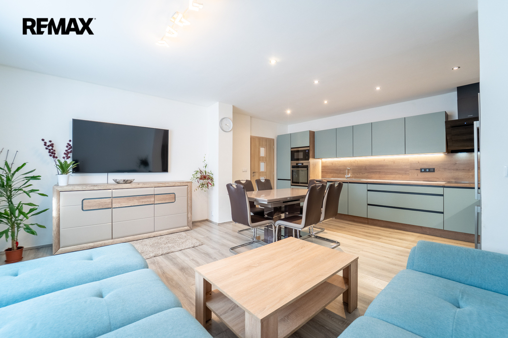 Přizemí - kuchyň a obávací pokoj