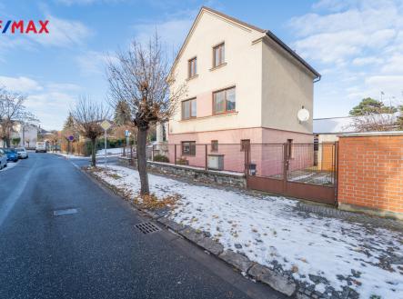 boční pohled na dům | Prodej - dům/vila, 180 m²