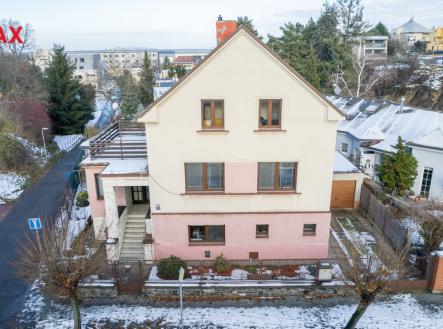 přední pohled na dům | Prodej - dům/vila, 180 m²