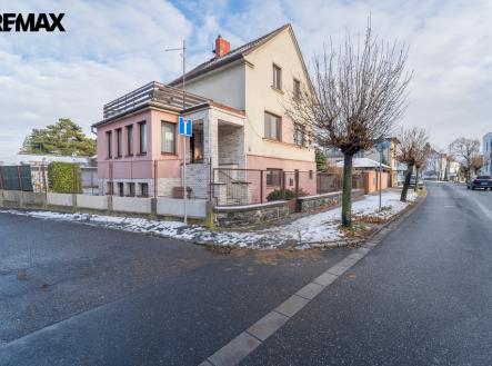 boční pohled na dům | Prodej - dům/vila, 180 m²