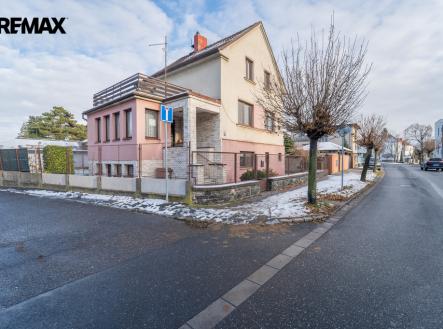boční pohled na dům | Prodej - dům/vila, 180 m²