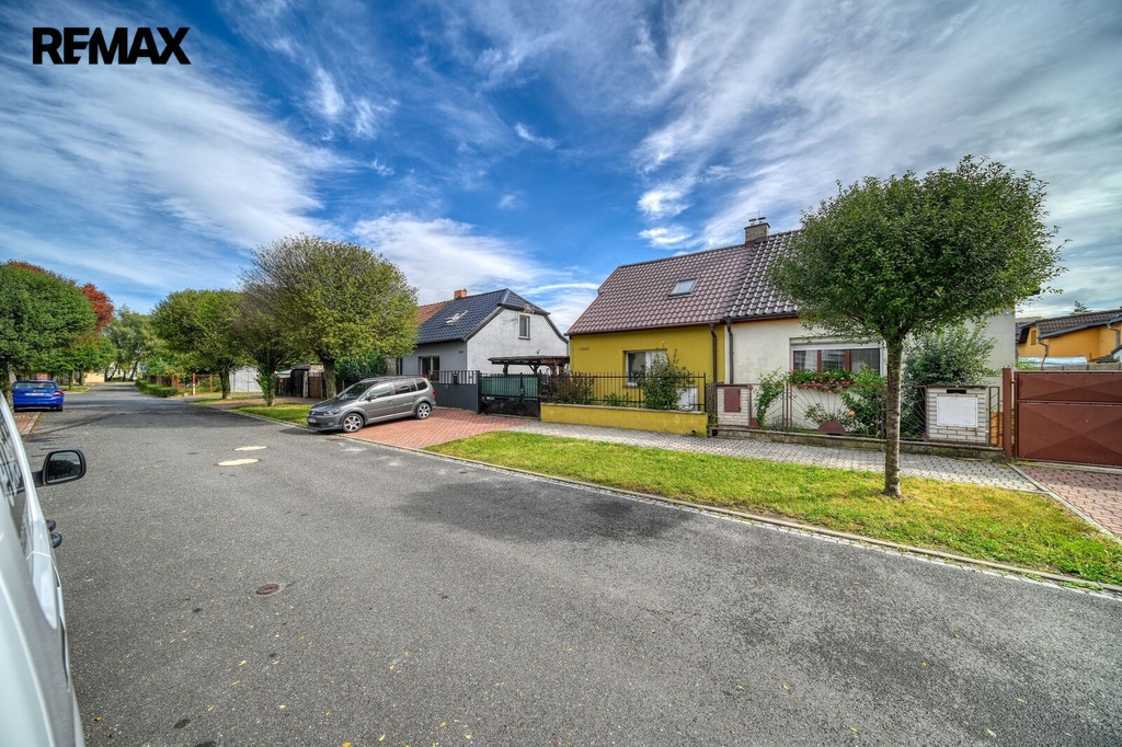 pohled na dům z ulice