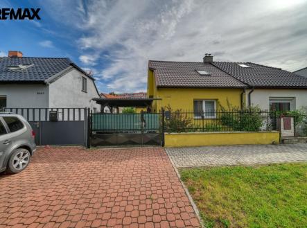 pohled na dům z ulice | Prodej - dům/vila, 134 m²