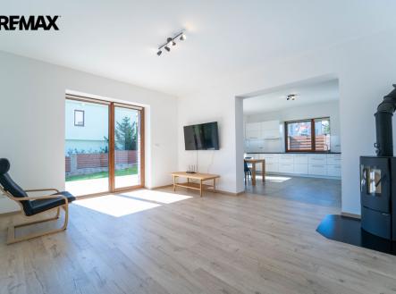 obývací pokoj + jídelna | Pronájem - dům/vila, 209 m²