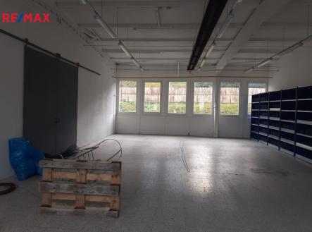 20231107-141420-resized-1.jpg | Pronájem - skladovací prostor, 129 m²