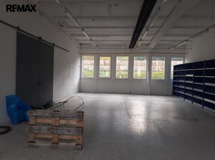 20231107-141420-resized-1.jpg | Pronájem - skladovací prostor, 129 m²
