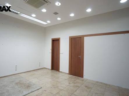 Pronájem - obchodní prostor, 55 m²