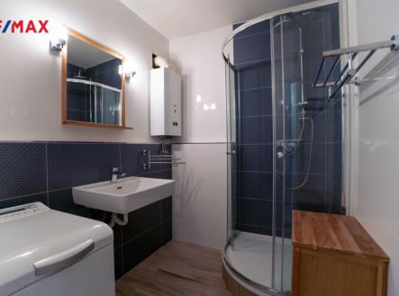 koupelna se sprchovým koutem | Pronájem bytu, 2+kk, 42 m²