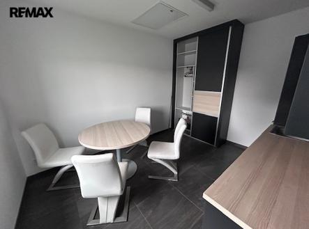 cheb10.jpg | Pronájem - kanceláře, 360 m²