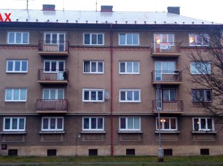 pohled na dům od západu | Prodej bytu, 2+1, 53 m²