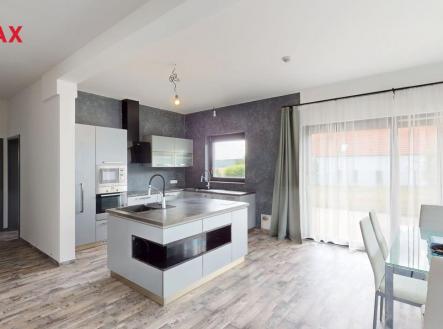 rodinny-dum-4kk-se-zahradou-a-garazi-obec-zichovec-73-07222025-123340.jpg | Prodej - dům/vila, 122 m²