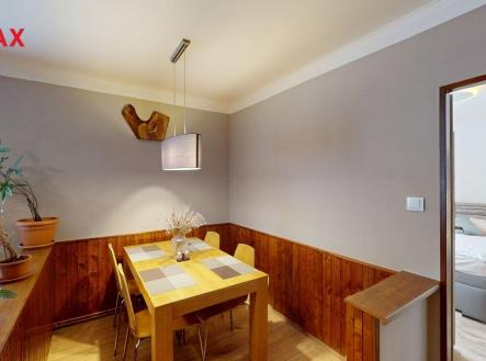 byt-31-praha-6-suchdol-olsova-5585-s-terasou-zahradou-a-sklepem-10302025-100219.jpg | Prodej bytu, 3+1, 150 m²