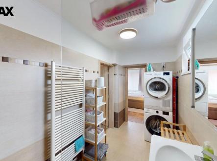 byt-31-praha-6-suchdol-olsova-5585-s-terasou-zahradou-a-sklepem-10302025-100604.jpg | Prodej bytu, 3+1, 150 m²