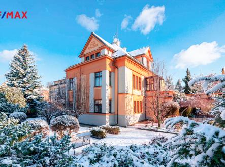 Pohled na vilu ze zahrady | Prodej - dům/vila, 464 m²