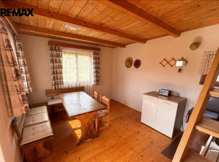 Obytný pokoj s jídelnou | Prodej - chata/rekreační objekt, 25 m²