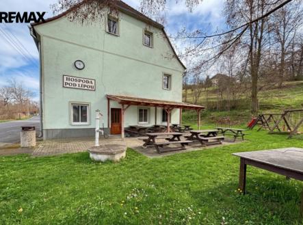 Přední strana domu | Prodej - dům/vila, 302 m²