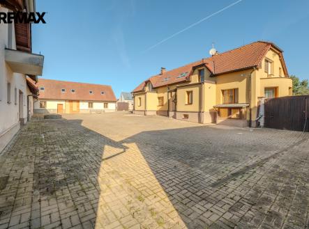 Prodej - dům/vila, 1 145 m² obrázek